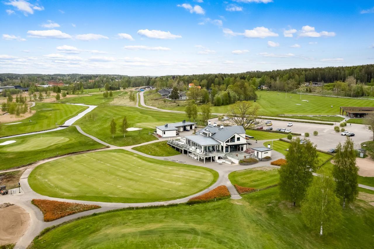 Charming Villa At Askersund Golf Resort Ammeberg Exterior photo